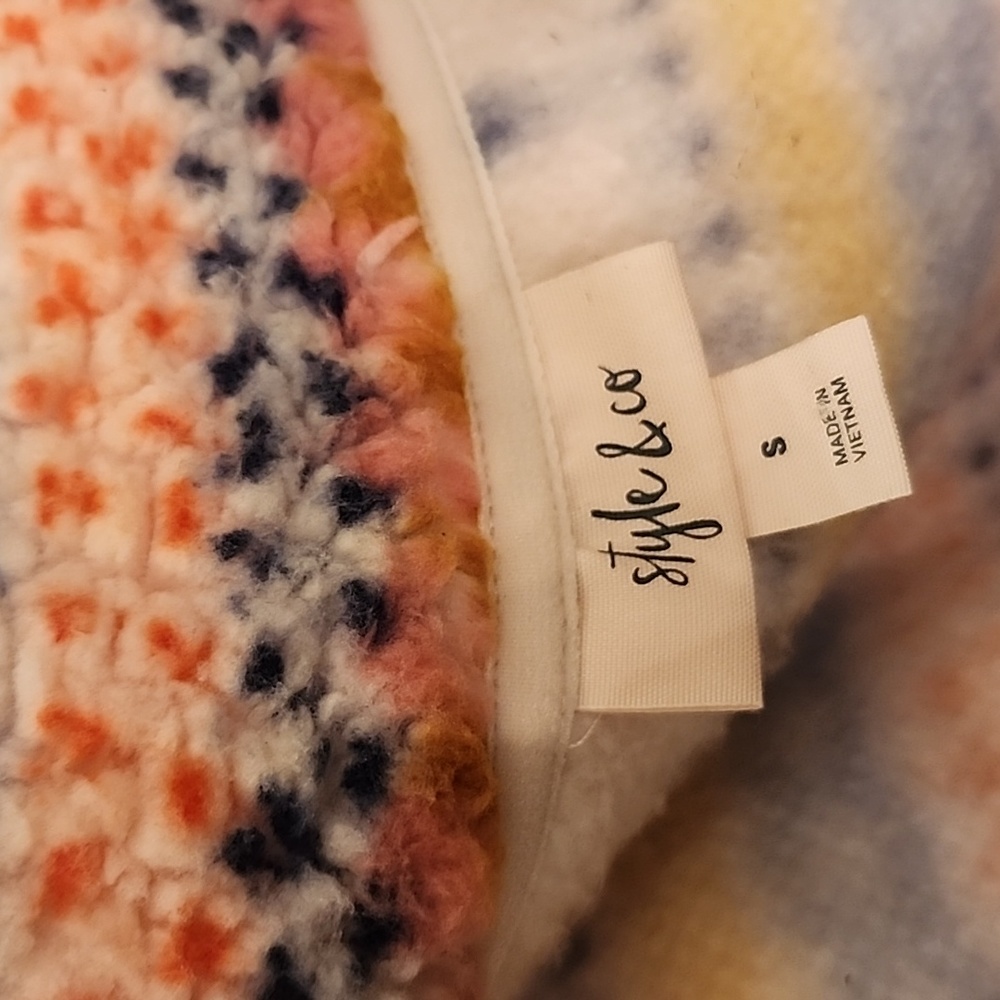 Sweater / Jacket - Picture 4 of 4